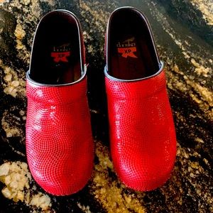 Red Dansko clogs 36 XP